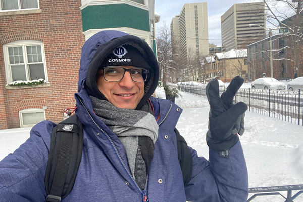 ماريو بولس: يسوعيّ في “مدينة الأبراج”